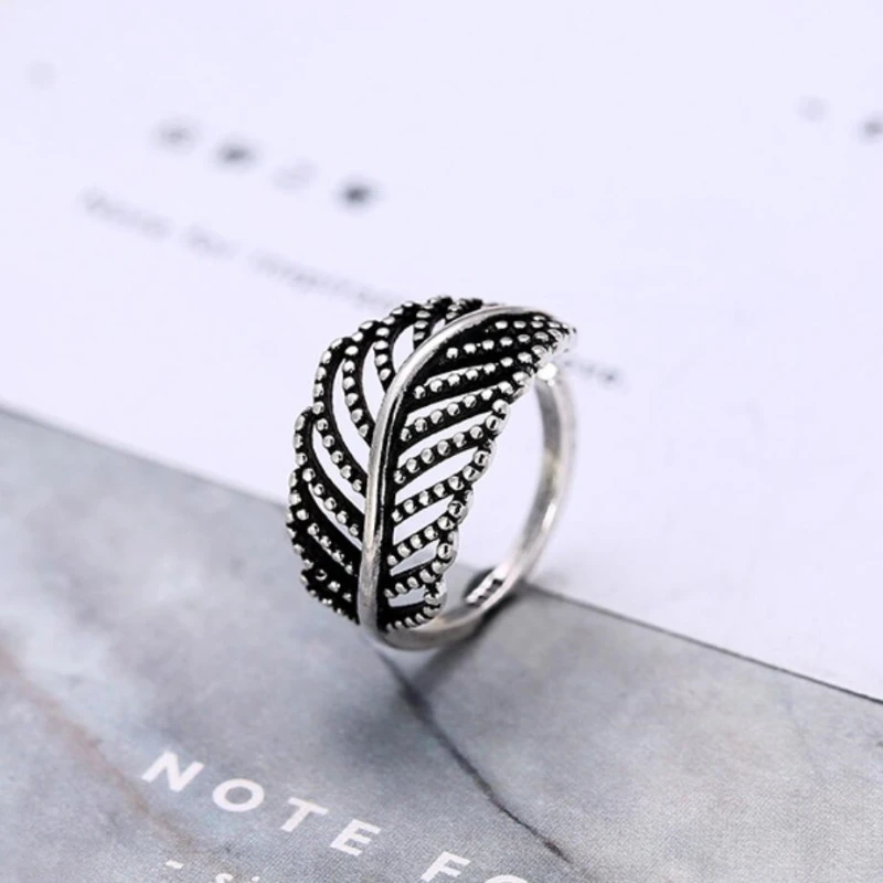 Retro Thai Silver Leaves Versa Silver Color Female Resizable Opening Ring For Women Fashion Jewelry Party Birthday Gift
Retro Thai Silver Leaves Versa Silver Color Female Resizable Opening Ring For Women Fashion Jewelry Party Birthday Gift