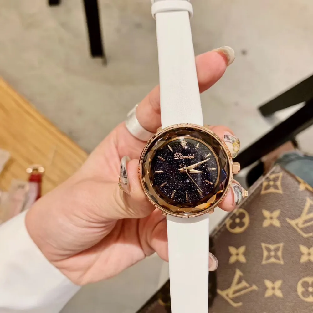 Lovely Perfect Round Watches for Women Luxury Crystals Wrist watch Candy Colors Real Leather Watch Quartz Girls Students Montre
Lovely Perfect Round Watches for Women Luxury Crystals Wrist watch Candy Colors Real Leather Watch Quartz Girls Students Montre