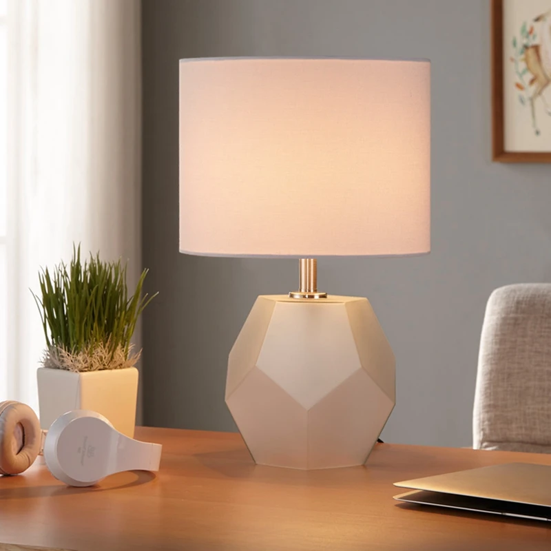 LukLoy Nordic Decorative Wedding Room Remote Control Table Lamp Bedroom Bedside Lamp Simple Modern Warm Romantic European Light
LukLoy Nordic Decorative Wedding Room Remote Control Table Lamp Bedroom Bedside Lamp Simple Modern Warm Romantic European Light