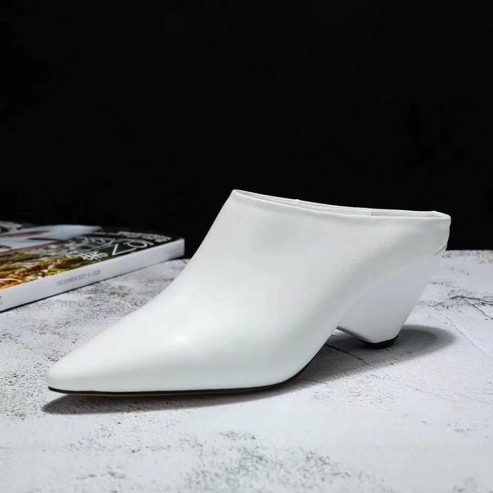 New leather shoes high heels party shoes pointed toes black and white shoes star cool slippers women with a height of 5.5 cm
New leather shoes high heels party shoes pointed toes black and white shoes star cool slippers women with a height of 5.5 cm
