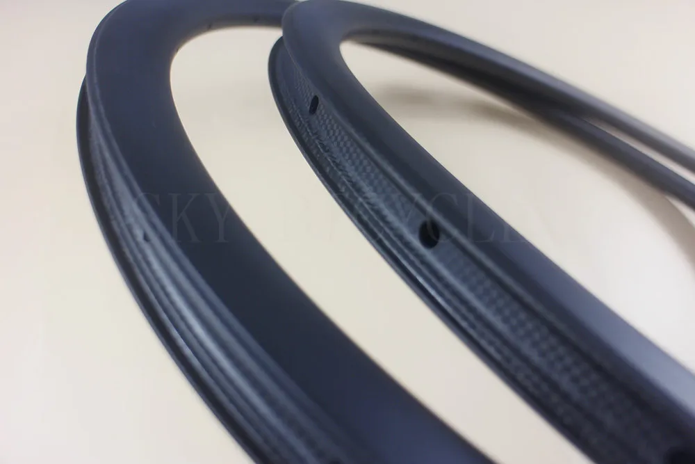 Road Tubuless compatible 35mm depth 25mm width 24/24 holes Clincher bicycle rims no braking track for road disc cyclocross
Road Tubuless compatible 35mm depth 25mm width 24/24 holes Clincher bicycle rims no braking track for road disc cyclocross