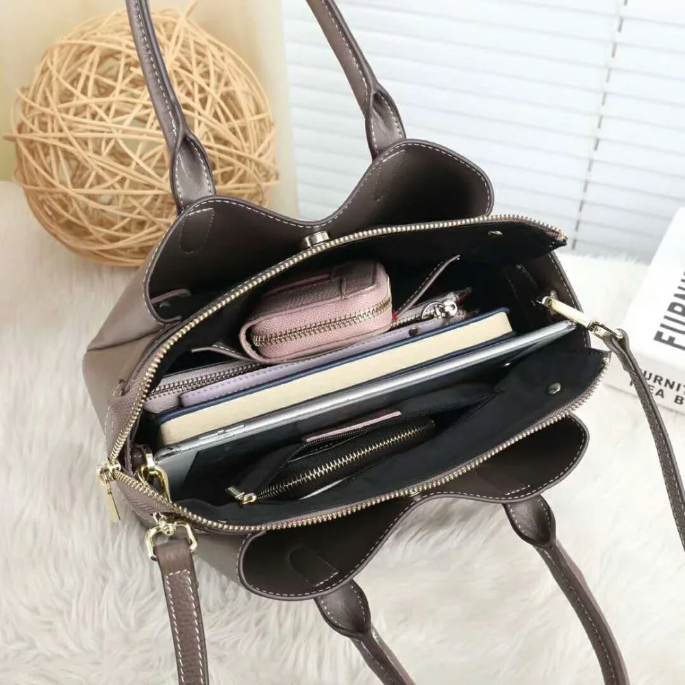Genuine Leather Tote Bag Shoulder Handbag Wings Shoulder Bag Zipper Cowhide Large Capacity Messenger Bag Sac a Main Brown R
Genuine Leather Tote Bag Shoulder Handbag Wings Shoulder Bag Zipper Cowhide Large Capacity Messenger Bag Sac a Main Brown R