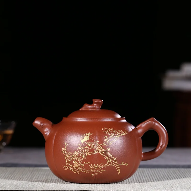290ml Genuine Yixing Zisha Tea Pot Famous Handmade Raw Ore Qingshui Mud Outline in Gold Pumpkin Teapot Kung Fu Tea Kettle
290ml Genuine Yixing Zisha Tea Pot Famous Handmade Raw Ore Qingshui Mud Outline in Gold Pumpkin Teapot Kung Fu Tea Kettle