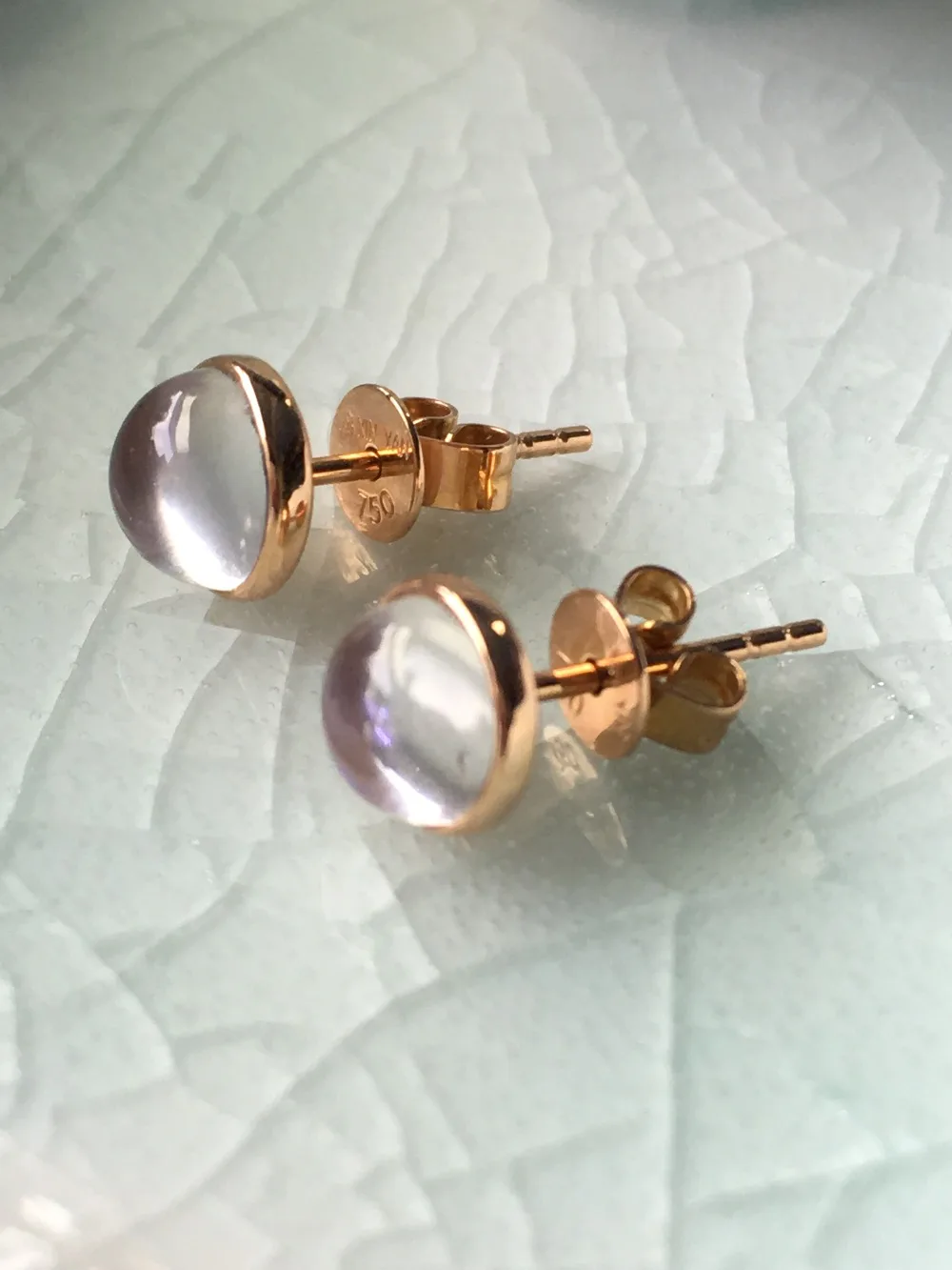 Натуральный лунный камень синего цвета серьги из розового золота, 18K золото, круглые 6 мм * 6 мм, кабошон, высокое качество лунный камень, стиль прейскуранта
Натуральный лунный камень синего цвета серьги из розового золота, 18K золото, круглые 6 мм * 6 мм, кабошон, высокое качество лунный камень, стиль прейскуранта