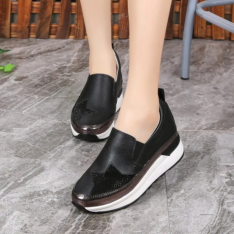 Xia New Korean Version of Fashion Rhinestone Muffin Thick Bottom Casual Increase Small White Shoes
Xia New Korean Version of Fashion Rhinestone Muffin Thick Bottom Casual Increase Small White Shoes