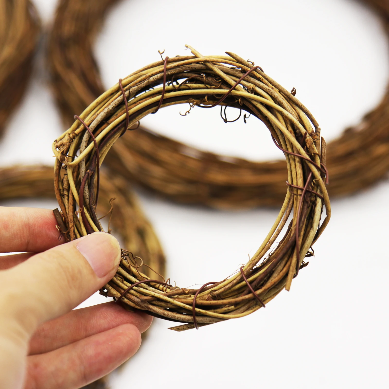 Christmas Rattan Circle Ring Wreath Hanging Pendant Ornament For DIY Wall Shop Window Door Home Decoration Wedding Accessory
Christmas Rattan Circle Ring Wreath Hanging Pendant Ornament For DIY Wall Shop Window Door Home Decoration Wedding Accessory