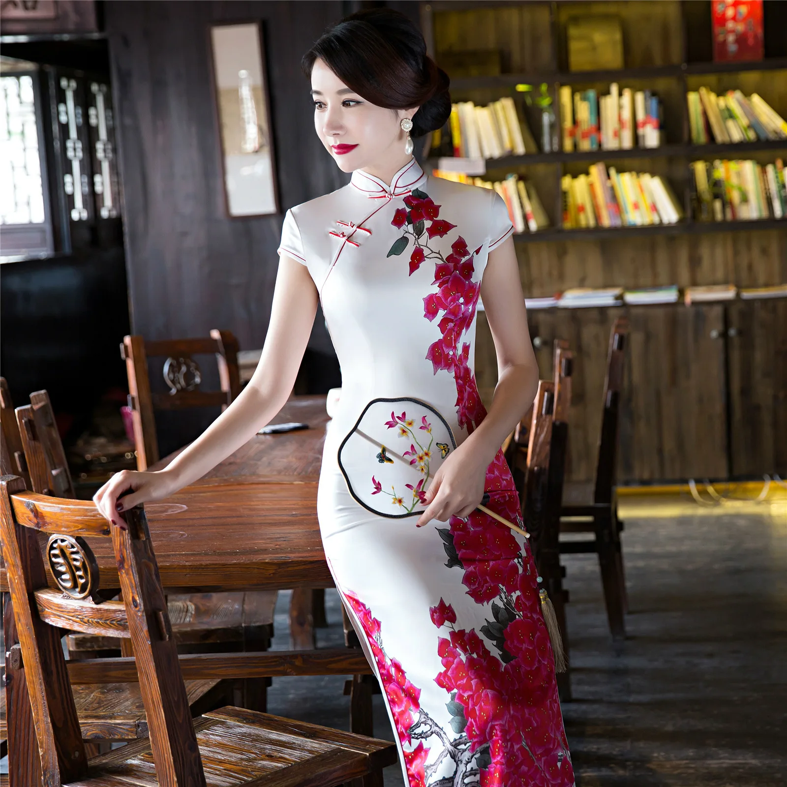 Chinese Style Cheongsam Women's Slim Qipao Party Long Cheongsam Chinese Oriental Dresses Traditional National Wind Dress
Chinese Style Cheongsam Women's Slim Qipao Party Long Cheongsam Chinese Oriental Dresses Traditional National Wind Dress