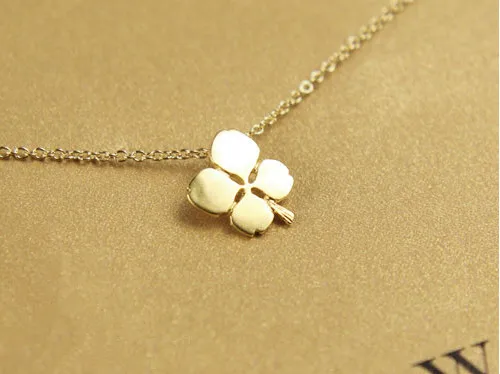2016 New Fashion Necklaces Pendants For Women Four Leaf Clover Dogeared Floating Locket Charm Gold Chain Bib Sparkling Statement
2016 New Fashion Necklaces Pendants For Women Four Leaf Clover Dogeared Floating Locket Charm Gold Chain Bib Sparkling Statement