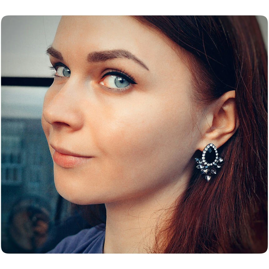 New Fashion Rhinestone Sweet Metal With Gems Stud Earrings For Women Crystal Earring Wholesale Female Jewelry Brincos 2022 Trend
New Fashion Rhinestone Sweet Metal With Gems Stud Earrings For Women Crystal Earring Wholesale Female Jewelry Brincos 2022 Trend