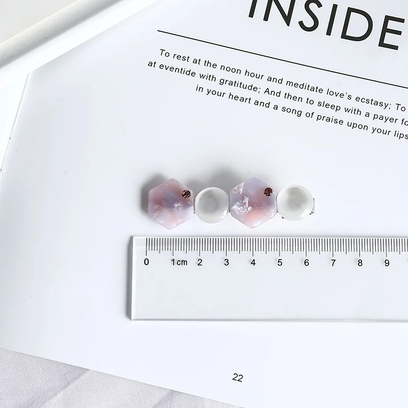 New Fashion Acetate Leopard Hairpin Word Liu Seaside Clip Women Girls Sweet Barrette Hair Clip Hair Accessories Headwear
New Fashion Acetate Leopard Hairpin Word Liu Seaside Clip Women Girls Sweet Barrette Hair Clip Hair Accessories Headwear