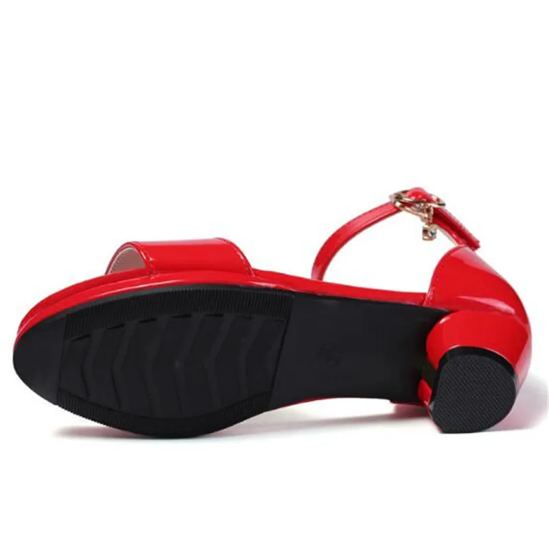 New Girls Sandals Princess Patent Leather Metal pendant Summer Children Shoes High heel Student Open Toe Kids Sandals 041
New Girls Sandals Princess Patent Leather Metal pendant Summer Children Shoes High heel Student Open Toe Kids Sandals 041