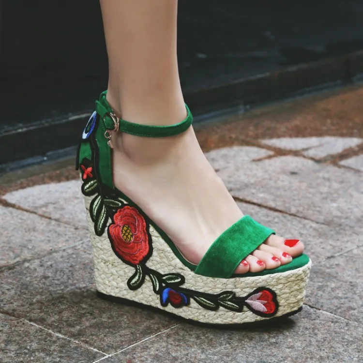 Fashion Women Sandals Summer Wedges Women's Sandals embroidery Platform Small floral Flip Flops open toe high-heeled Women shoe
Fashion Women Sandals Summer Wedges Women's Sandals embroidery Platform Small floral Flip Flops open toe high-heeled Women shoe