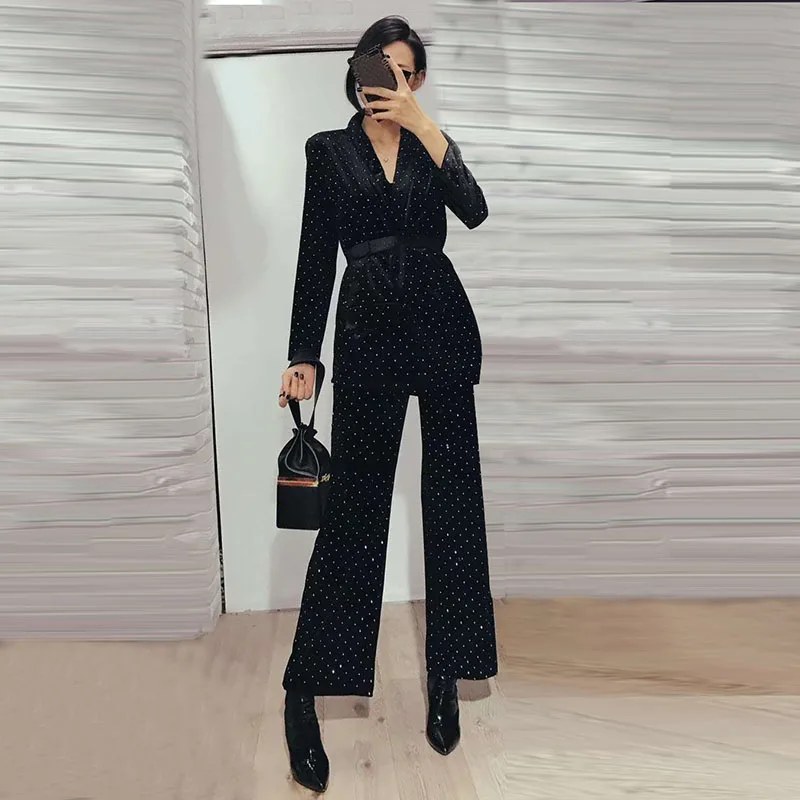 TWOTWINSTYLE Polka Dot Womens Suit Two Piece Set Long Sleeve Pockets Blazer Coat High Waist Zipper Shorts 2020 Autumn Clothing
TWOTWINSTYLE Polka Dot Womens Suit Two Piece Set Long Sleeve Pockets Blazer Coat High Waist Zipper Shorts 2020 Autumn Clothing