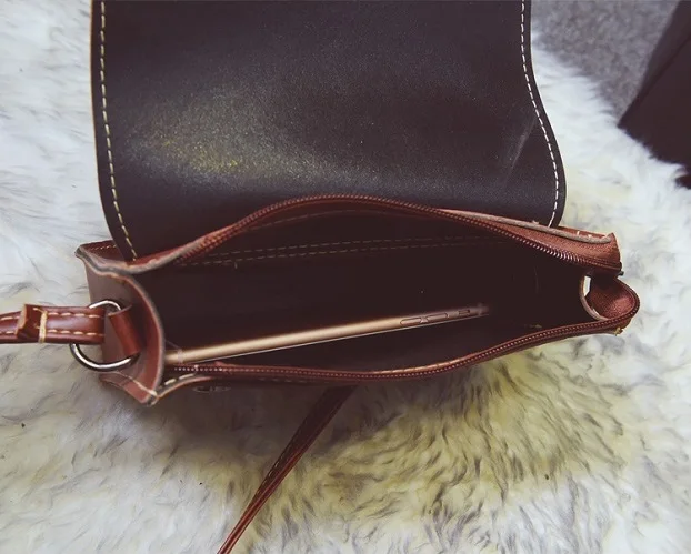 2020 new women handbags, fashion Korean version shoulder bag, trend mini flap, retro woman messenger bag.
2020 new women handbags, fashion Korean version shoulder bag, trend mini flap, retro woman messenger bag.