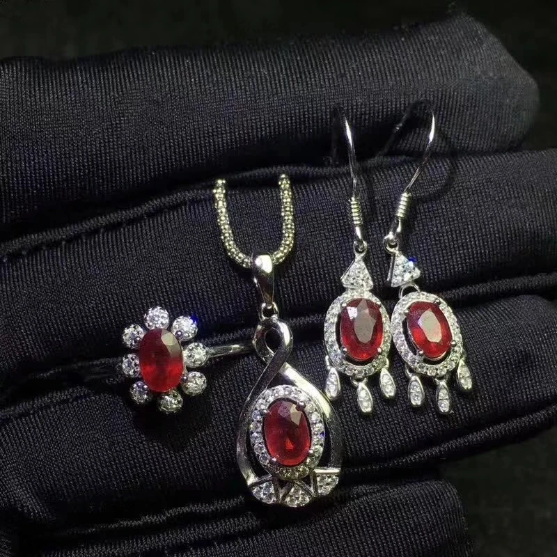 Natural Ruby jewelry sets 4x6 Genuine Gemstone Nacklace/Ring/earrings 925 Sterling silver Female wedding party Free Shipping #40
Natural Ruby jewelry sets 4x6 Genuine Gemstone Nacklace/Ring/earrings 925 Sterling silver Female wedding party Free Shipping #40