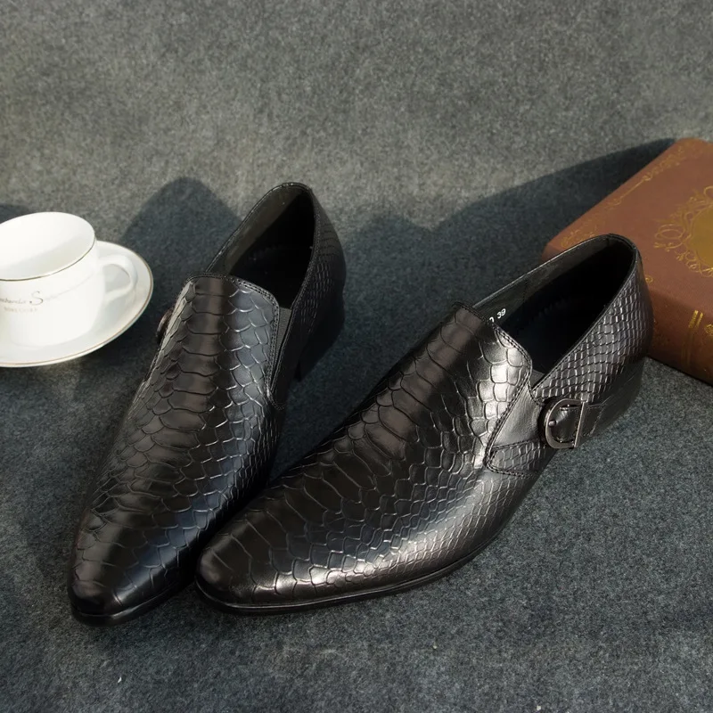 Crocodile Pattern Vintage Pointed Toe Men Leather Shoes Slip-On Breathable Formal Dress Brogue Shoes Business Wedding
Crocodile Pattern Vintage Pointed Toe Men Leather Shoes Slip-On Breathable Formal Dress Brogue Shoes Business Wedding