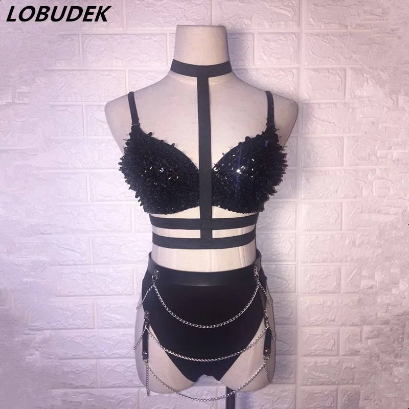 Black Sequins Bra Chain Shorts 4 Pieces Outfits Sexy Nightclub Bar DJ Singer Dance Team Pole Dancing Stage Wear Party Bikini Set
Black Sequins Bra Chain Shorts 4 Pieces Outfits Sexy Nightclub Bar DJ Singer Dance Team Pole Dancing Stage Wear Party Bikini Set