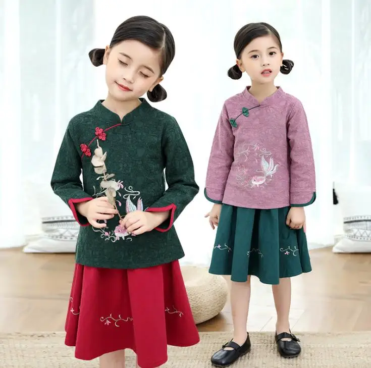 Вышивка рыбы китайские традиционные костюмы для девочек Cheongsam hanfu дети девочки 2 шт./компл. комплект одежды в этническом стиле детская одежда
Вышивка рыбы китайские традиционные костюмы для девочек Cheongsam hanfu дети девочки 2 шт./компл. комплект одежды в этническом стиле детская одежда