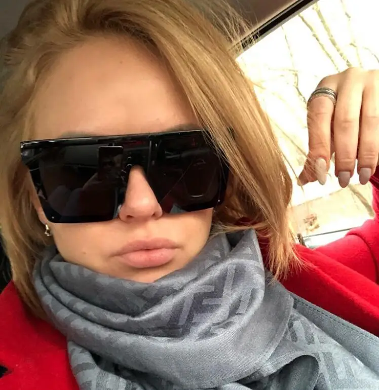 2021 New Oversized Sunglasses Women Big Frame Square Flat Top Rivet Sun Glasses Female Men Vintage Mirror Shades Gradient UV400
2021 New Oversized Sunglasses Women Big Frame Square Flat Top Rivet Sun Glasses Female Men Vintage Mirror Shades Gradient UV400