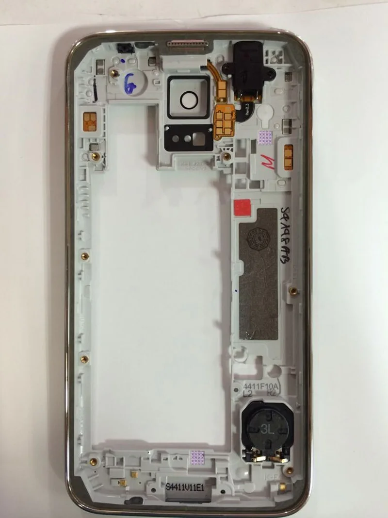 Запасная средняя пластина с боковыми кнопками серебристого цвета для Samsung Galaxy S5 G900F
Запасная средняя пластина с боковыми кнопками серебристого цвета для Samsung Galaxy S5 G900F