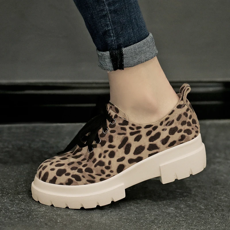 ISNOM Leopard Print Flats Women Round Toe Lace Up Footwear Cow Suede Shoes Ladies Casual Platform Shoes Woman 2019 Spring New
ISNOM Leopard Print Flats Women Round Toe Lace Up Footwear Cow Suede Shoes Ladies Casual Platform Shoes Woman 2019 Spring New
