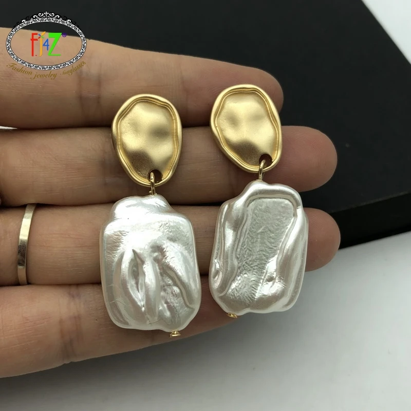 F.J4Z Hot Women Imitation Pearl Earrings Baroque Irregular Square Pearl Statement Earrings Women Vintage Earrings Dropship
F.J4Z Hot Women Imitation Pearl Earrings Baroque Irregular Square Pearl Statement Earrings Women Vintage Earrings Dropship