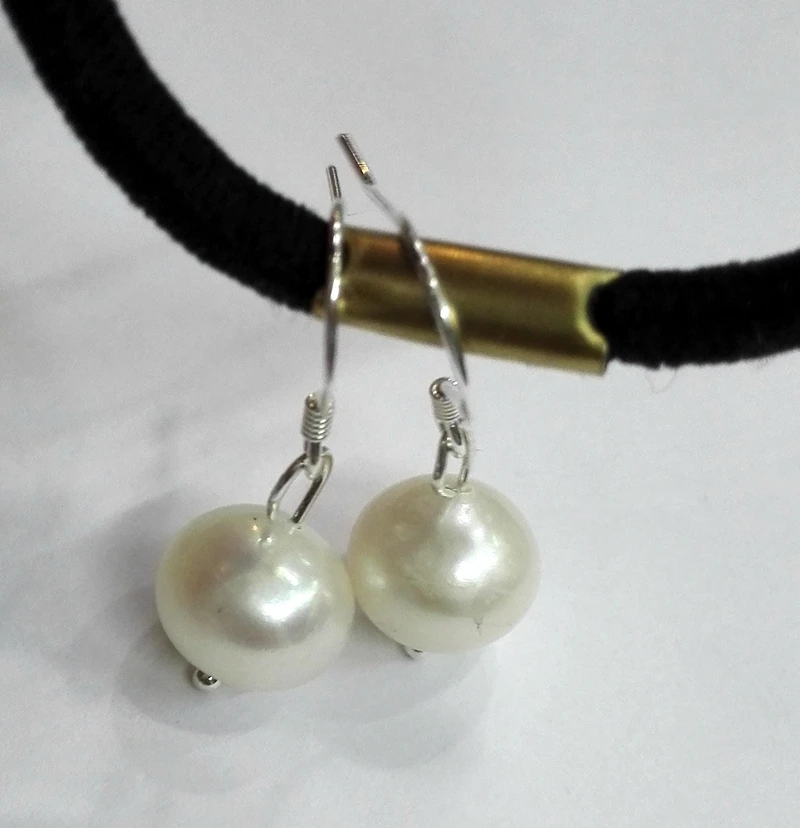 10 pairs / lot women Jewelry Earrings 10x11mm white pearl beads dangle hook earring natural freshwater pearl
10 pairs / lot women Jewelry Earrings 10x11mm white pearl beads dangle hook earring natural freshwater pearl