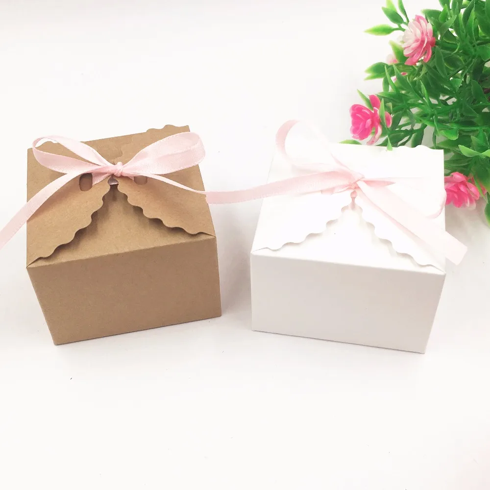 30pcs/lot 9*9**6cm Kraft Paper Square Candy Box Wedding Favors Candy Holder Bags Wedding Party Gift Boxes with Free Ribbon
30pcs/lot 9*9**6cm Kraft Paper Square Candy Box Wedding Favors Candy Holder Bags Wedding Party Gift Boxes with Free Ribbon