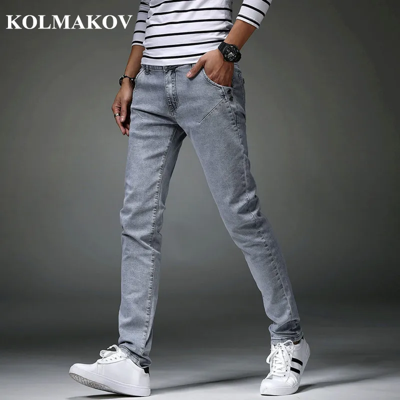 2019 новые Брендовые мужские джинсы kolmaov, высококачественные длинные утепленные джинсы, теплые мягкие мужские джинсы, облегающие зимние брюк...
2019 новые Брендовые мужские джинсы kolmaov, высококачественные длинные утепленные джинсы, теплые мягкие мужские джинсы, облегающие зимние брюк...