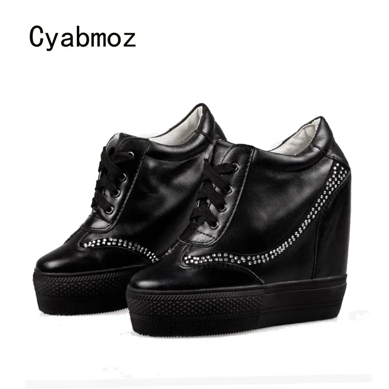 Женские туфли на платформе Cyabmoz, туфли из натуральной кожи на танкетке со стразами на высоком каблуке, обувь для вечеринки, женские туфли для тенниса
Женские туфли на платформе Cyabmoz, туфли из натуральной кожи на танкетке со стразами на высоком каблуке, обувь для вечеринки, женские туфли для тенниса
