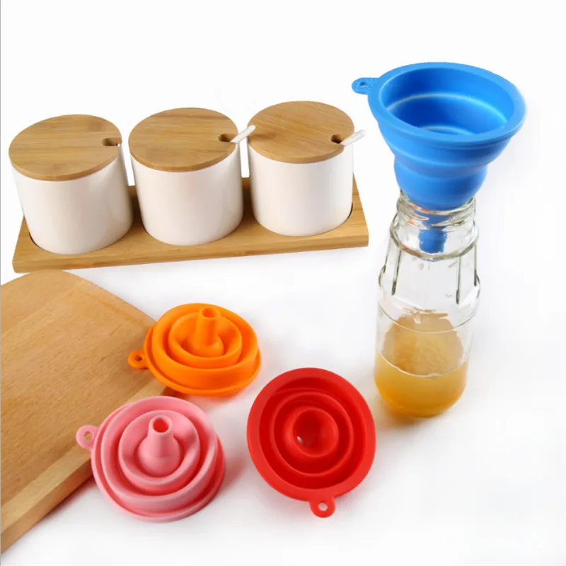 1 Pcs Foldable Adjustable Funnel Food Grade Silicone Separator Soft For Oil & Liquid Kitchen Cooking Tool Random Color
1 Pcs Foldable Adjustable Funnel Food Grade Silicone Separator Soft For Oil & Liquid Kitchen Cooking Tool Random Color