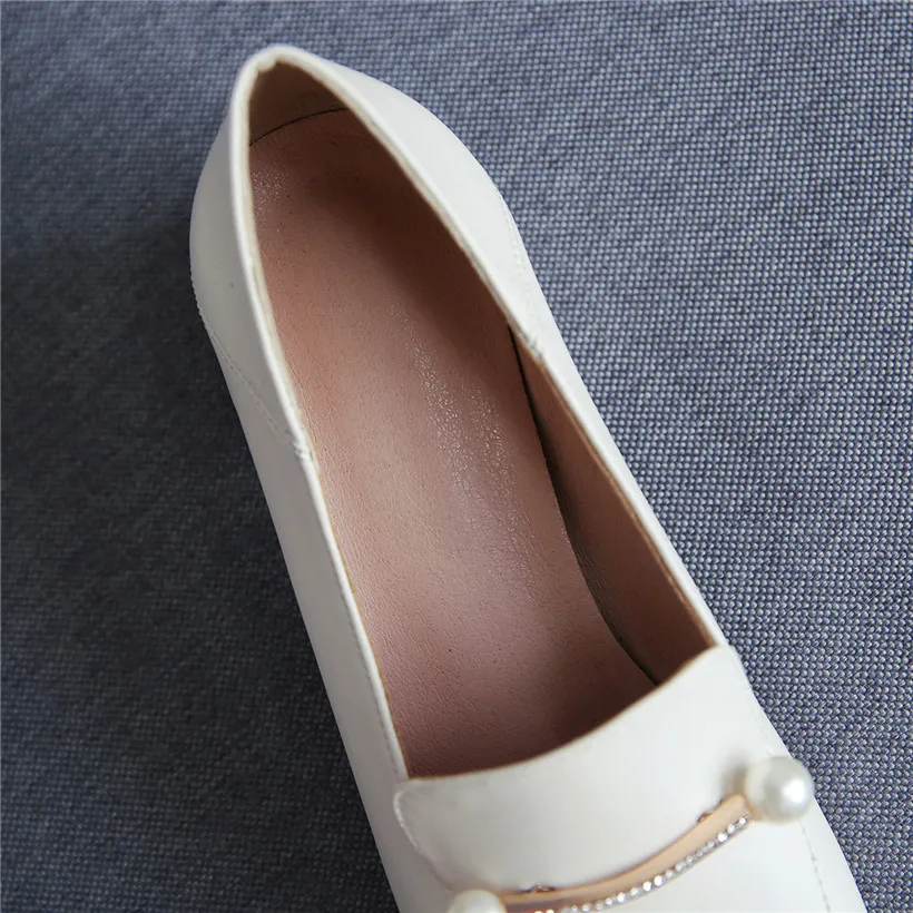 2019 British Women Loafers PU Leather Square Toe Medium Heel Pumps Retro Casual Office Lady Slip-on Pearl Rhinestone Dress Shoes
2019 British Women Loafers PU Leather Square Toe Medium Heel Pumps Retro Casual Office Lady Slip-on Pearl Rhinestone Dress Shoes