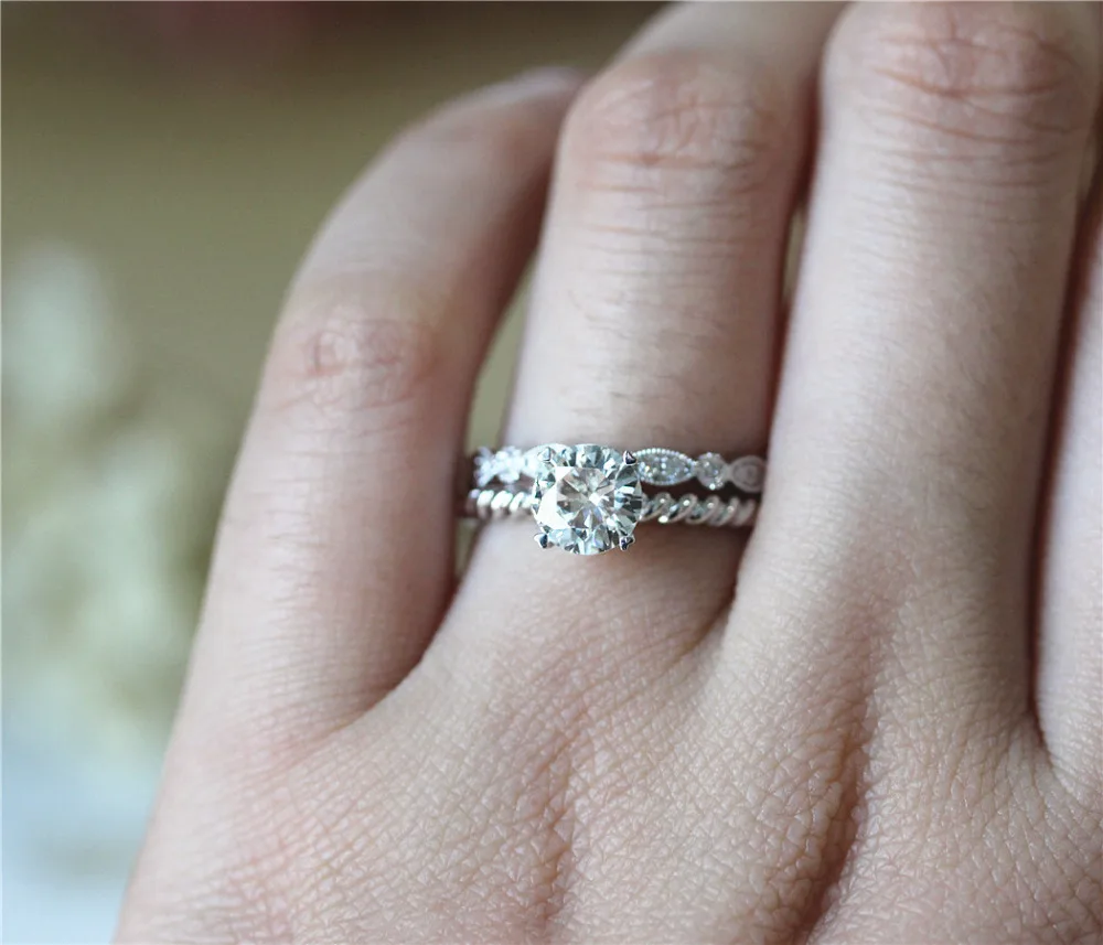 DUPUY 1.0ct Charles&Colvard Forever Classic Ring Set 14K White Gold Plain Ring Art Deco Full Eternity Diamonds Wedding Ring Set
DUPUY 1.0ct Charles&Colvard Forever Classic Ring Set 14K White Gold Plain Ring Art Deco Full Eternity Diamonds Wedding Ring Set