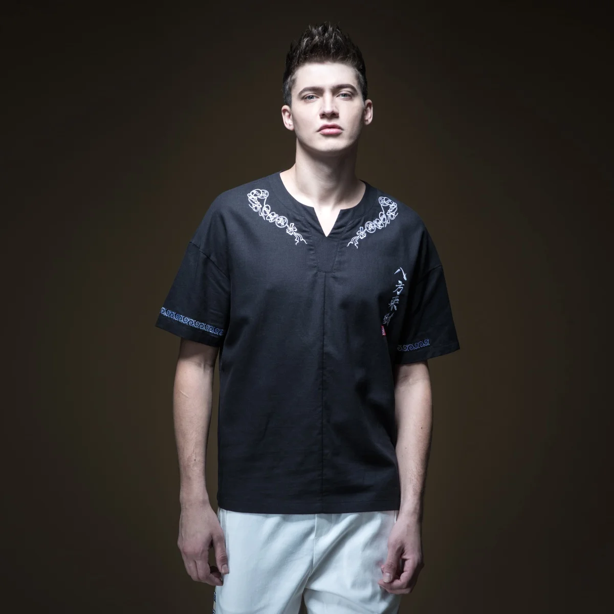 2019 Undertale Palace Pinli Short Summer New Men's Wear V-collar Embroidered Cotton-linen Short-sleeved T-shirt Top B192511602
2019 Undertale Palace Pinli Short Summer New Men's Wear V-collar Embroidered Cotton-linen Short-sleeved T-shirt Top B192511602