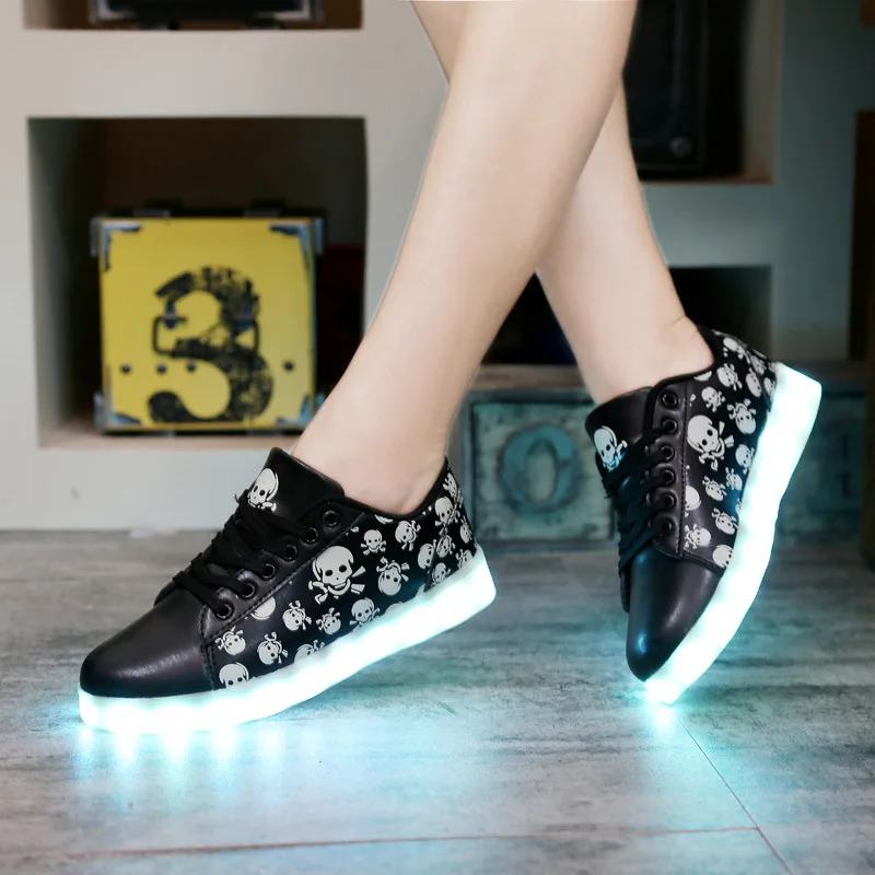 New Fashion Men/Women Unisex Colorful LED Charging Light Shoes Couple Luminous Fluorescent Skull Printed Flash Shoes 11-1
New Fashion Men/Women Unisex Colorful LED Charging Light Shoes Couple Luminous Fluorescent Skull Printed Flash Shoes 11-1