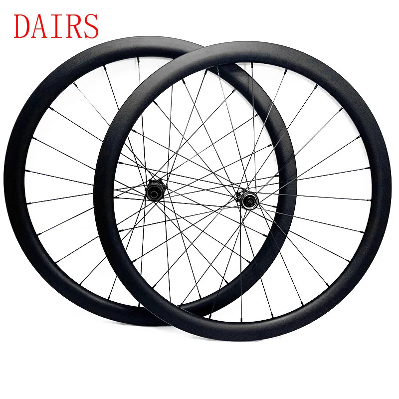 700c 50x25mm carbon wheels disc brake tubeless 100x12 142x12 Straight pull central lock pillar1420 road carbon wheels 1560g
700c 50x25mm carbon wheels disc brake tubeless 100x12 142x12 Straight pull central lock pillar1420 road carbon wheels 1560g