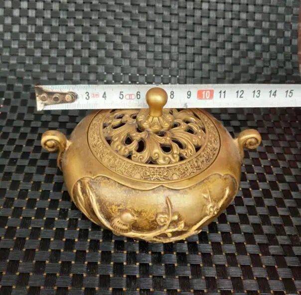 Chinese pure brass plum flower incense burner household decoration
Chinese pure brass plum flower incense burner household decoration