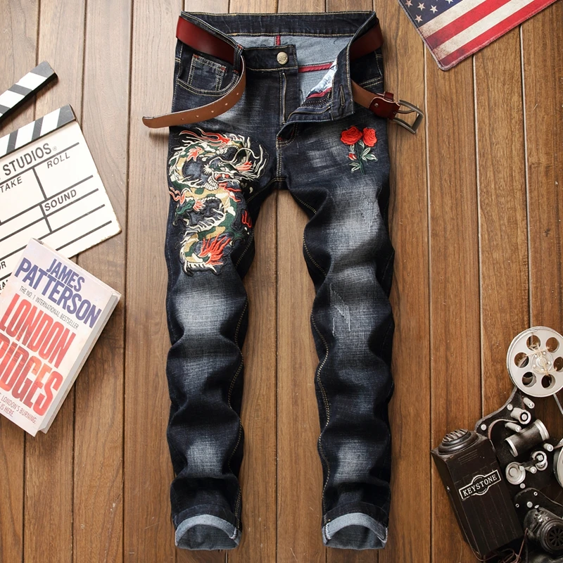 2019 Brand jeans men straight cotton ripped distressed 3d Dragon Embroidery black denim trousers plus size 29-38 homme jeans
2019 Brand jeans men straight cotton ripped distressed 3d Dragon Embroidery black denim trousers plus size 29-38 homme jeans