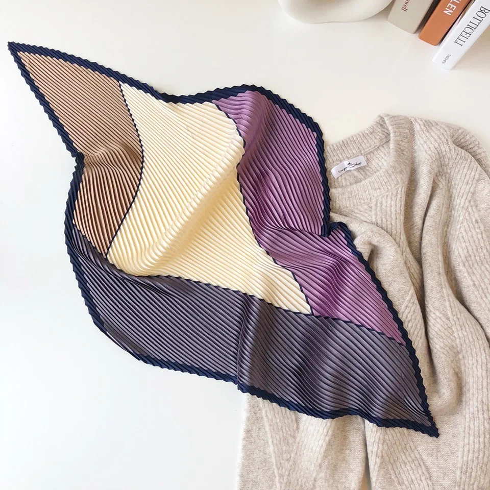70*70cm Organ pleated small square spring and autumn seasons art retro new wild decoration fashion small scarf
70*70cm Organ pleated small square spring and autumn seasons art retro new wild decoration fashion small scarf