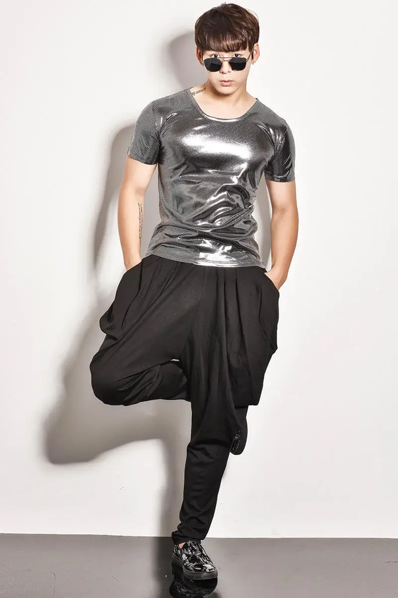 Silver Solid Color Round Neck Leather Fabric Men Slim Short Sleeves T-Shirt Nightclub Bar Ds Dj Male Singer Stage Youth Costume
Silver Solid Color Round Neck Leather Fabric Men Slim Short Sleeves T-Shirt Nightclub Bar Ds Dj Male Singer Stage Youth Costume