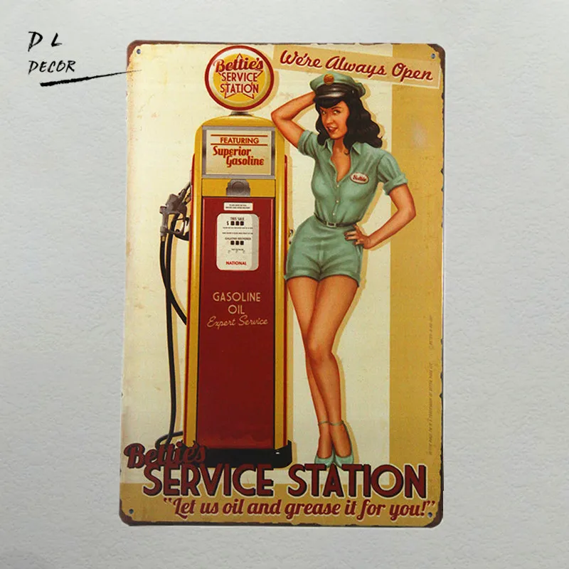 DL Bettie's Service Station Pin Up Girl Sign позвольте нам маслить и смазать его для вас. Мы всегда