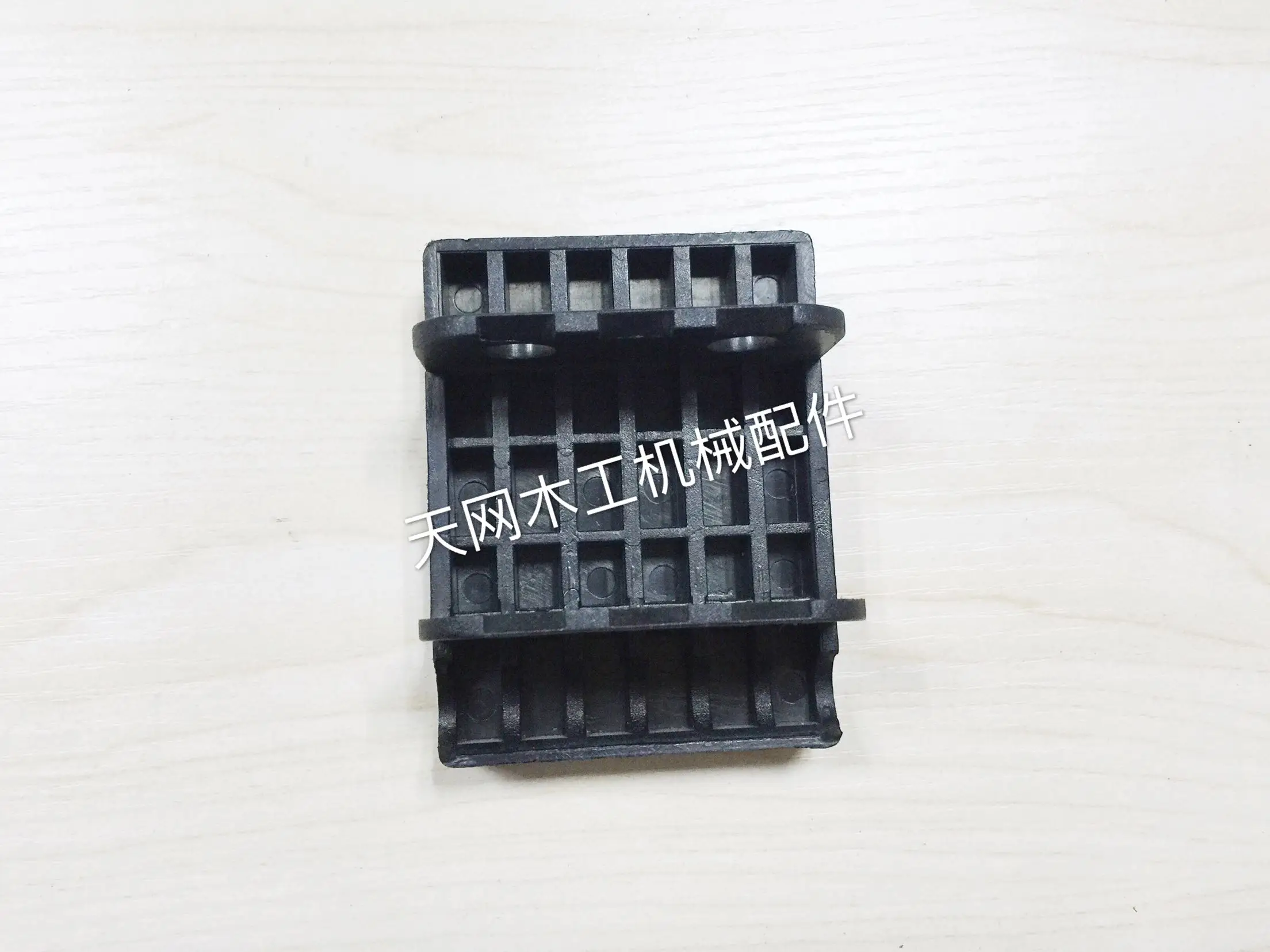 10PCS Bias Edge Banding Machine Conveyor Chain Edge Banding Machine Conveyor Chain Block Woodworking Machinery Parts 79*61*18mm
10PCS Bias Edge Banding Machine Conveyor Chain Edge Banding Machine Conveyor Chain Block Woodworking Machinery Parts 79*61*18mm