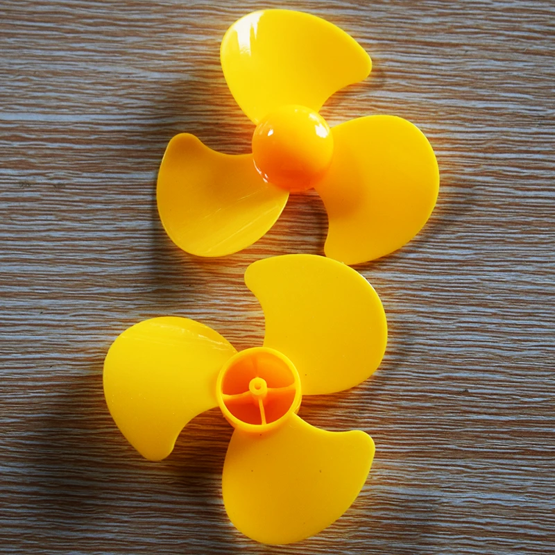 10/100pcs diameter 90mm/2mm hole/3-blade propeller/plastic blades/Toy part/DIY Helicopter Parts/Technology model parts 902
10/100pcs diameter 90mm/2mm hole/3-blade propeller/plastic blades/Toy part/DIY Helicopter Parts/Technology model parts 902