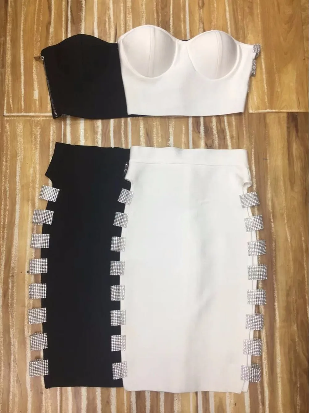 Top Quality Celebrity Black White 2 Pieces Set Side Hollow Out Rayon Bandage Dress Party Fashion Dress
Top Quality Celebrity Black White 2 Pieces Set Side Hollow Out Rayon Bandage Dress Party Fashion Dress