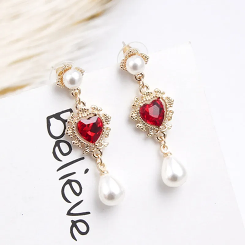 2018 New Korean Red Rhinestone Love Heart Charm Pearl Pendant Drop Earrings for Women Statement Lady Accessories Brincos 5A2006
2018 New Korean Red Rhinestone Love Heart Charm Pearl Pendant Drop Earrings for Women Statement Lady Accessories Brincos 5A2006