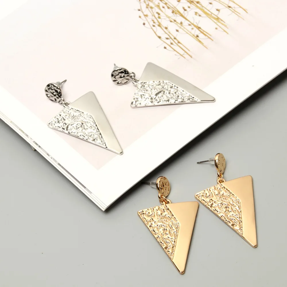 JUJIE Fashion Triangle Earrings For Women 2020 Elegant Geometric Matel Stud Earring Party Jewelry Dropshipping
JUJIE Fashion Triangle Earrings For Women 2020 Elegant Geometric Matel Stud Earring Party Jewelry Dropshipping