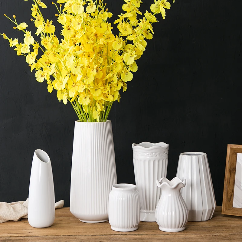 Ceramic Creative Fashion White Vase Modern Minimalist Porcelain Living Room Decoration Home Decoration Dried Flower
Ceramic Creative Fashion White Vase Modern Minimalist Porcelain Living Room Decoration Home Decoration Dried Flower