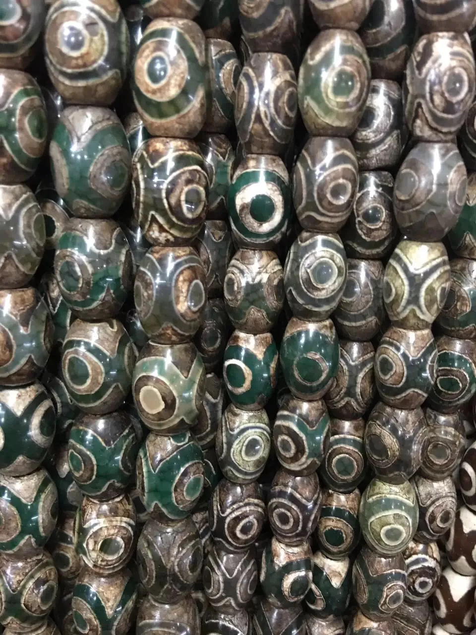 2strands/lot 3Eyes Brown Prayer Mala Tibetan Mystical Stone Dzi Beads Tibetan Charms Oval Gems Stone Matte Turtleback Drum Beads
2strands/lot 3Eyes Brown Prayer Mala Tibetan Mystical Stone Dzi Beads Tibetan Charms Oval Gems Stone Matte Turtleback Drum Beads