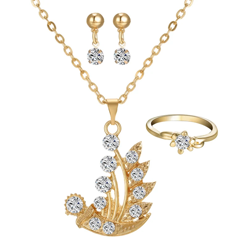 Fashion Women Jewelry Set Crystal Gold Color Plated Pendant Necklace Stud Earring Ring Set Flower Leaf Wedding Accessories
Fashion Women Jewelry Set Crystal Gold Color Plated Pendant Necklace Stud Earring Ring Set Flower Leaf Wedding Accessories