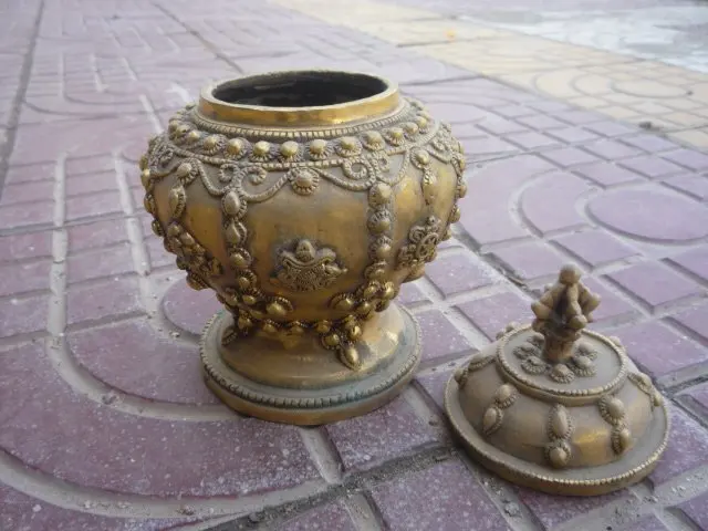 Rare old MIngDynasty copper pot,wonderful carving ,with mark,best collection& adornment,Free shipping
Rare old MIngDynasty copper pot,wonderful carving ,with mark,best collection& adornment,Free shipping